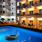 Class Hotel